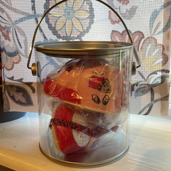 Lil Tootsies hand painted Lil Diva shoes 0-6months new in pail - Picture 7 of 9